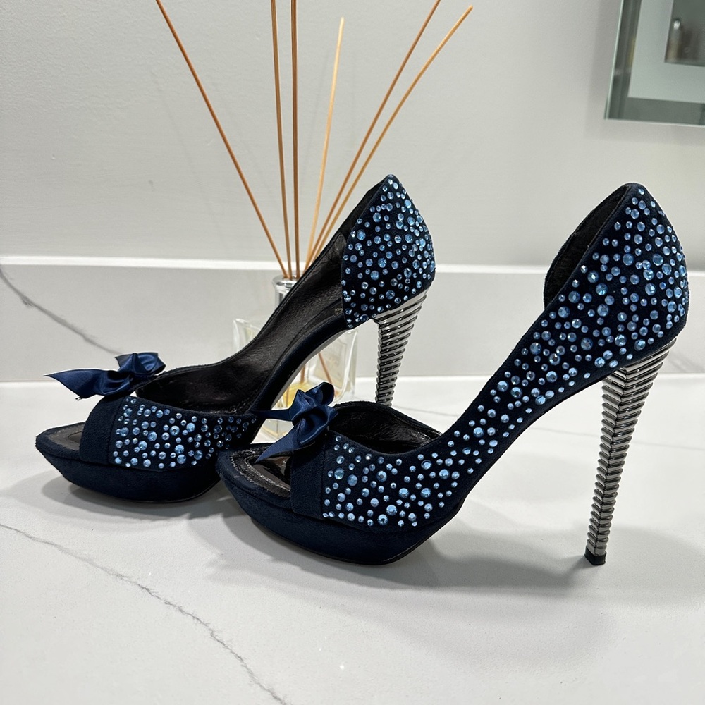 Pumps with Swarovski crystals
